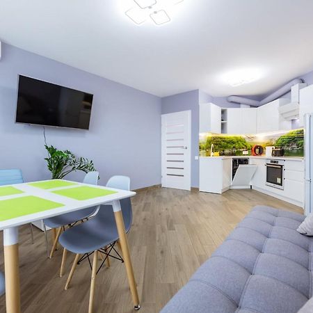 Квартира У Будинку З Власним Бомбосховищем Біля Жд Вокзалу 50 М2 Apartment Kyiv Exterior photo